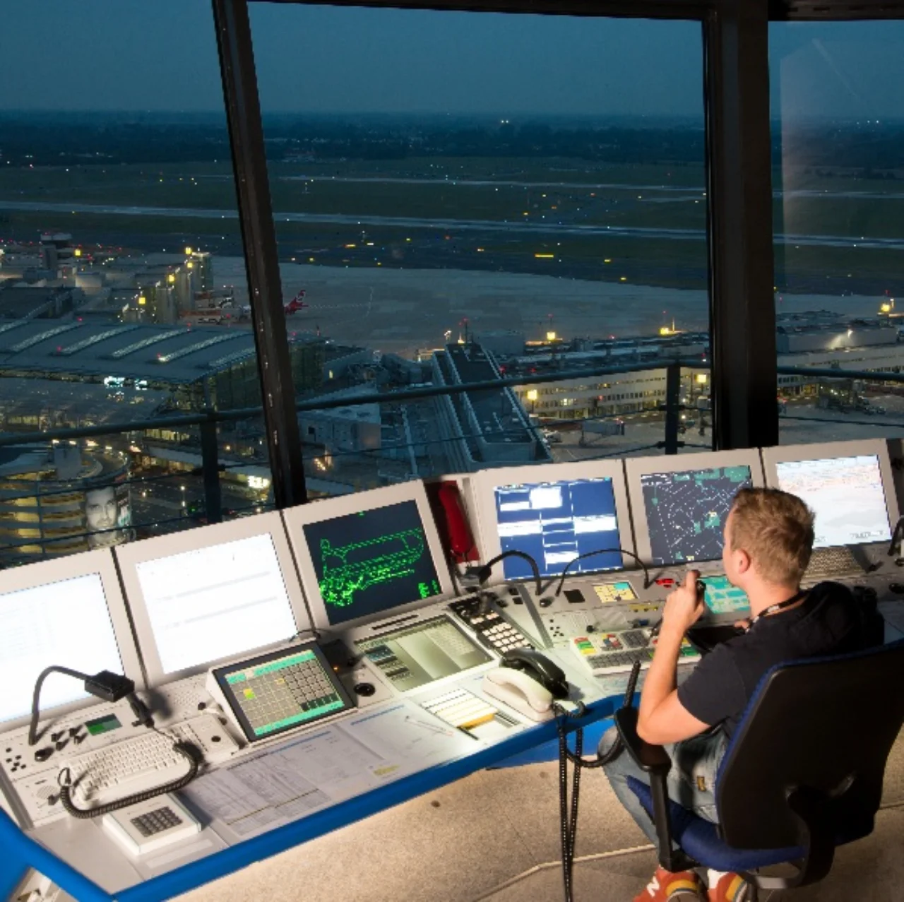 DFS tower in Düsseldorf © DFS Deutsche Flugsicherung
