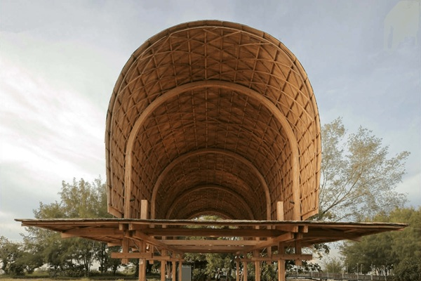 Bauhaus Erde BaleBio in Indonesien