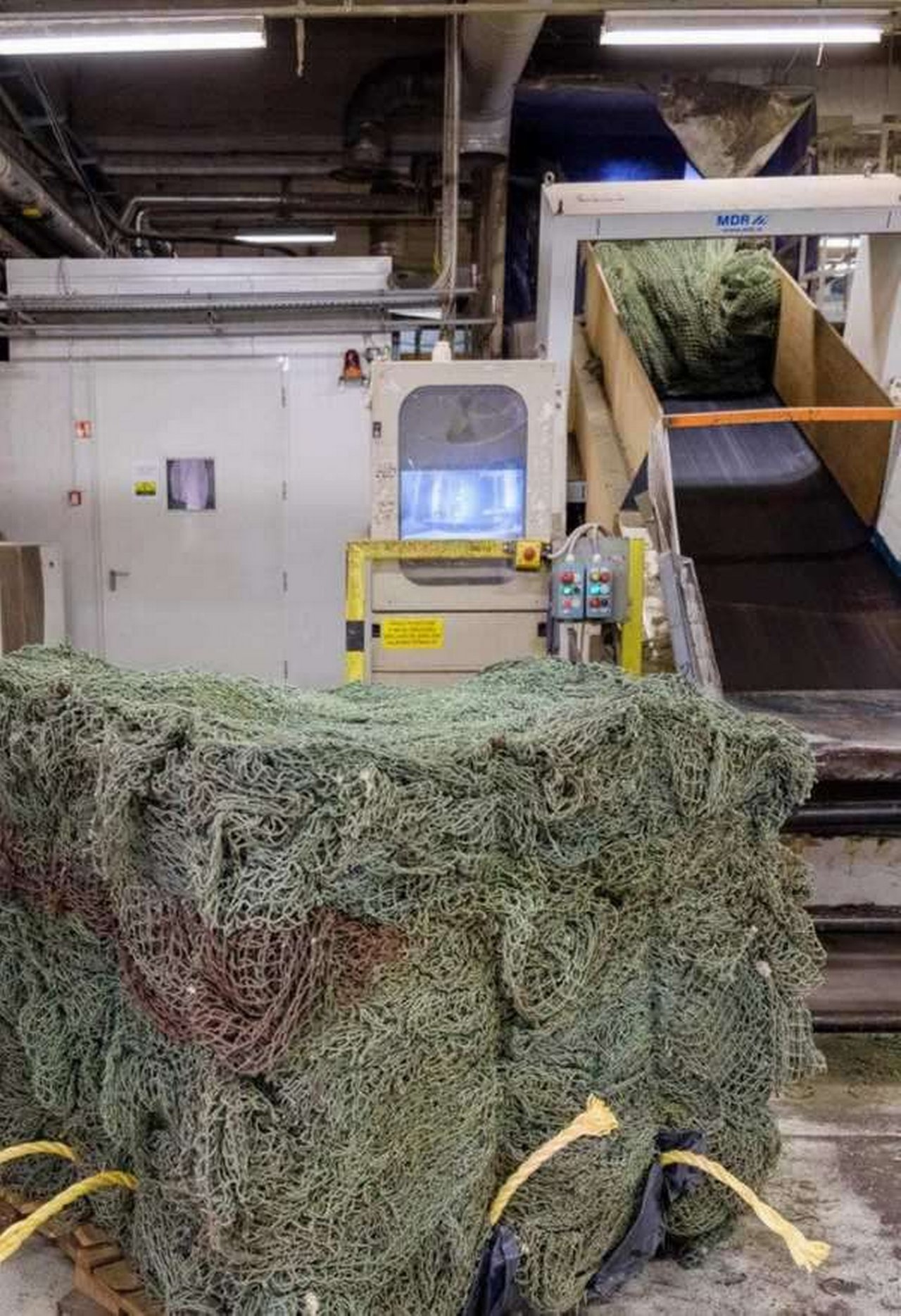 ECONYL von Aquafil wird aus Abfällen wie alten Fischernetzen hergestellt und ist komplett recyclingfähig