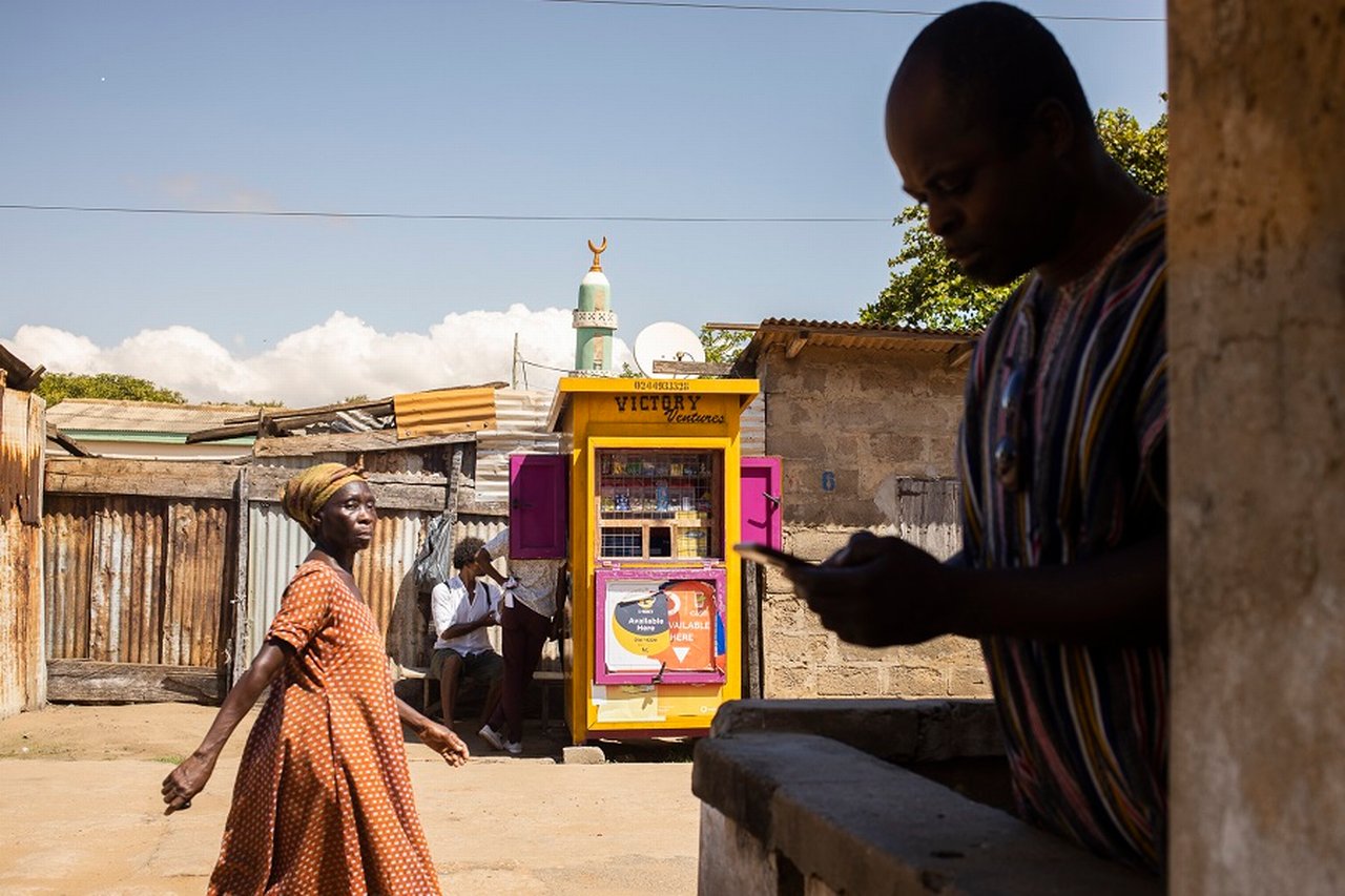 MobileMoney Ghana Kundin aus ländlicher Gegend