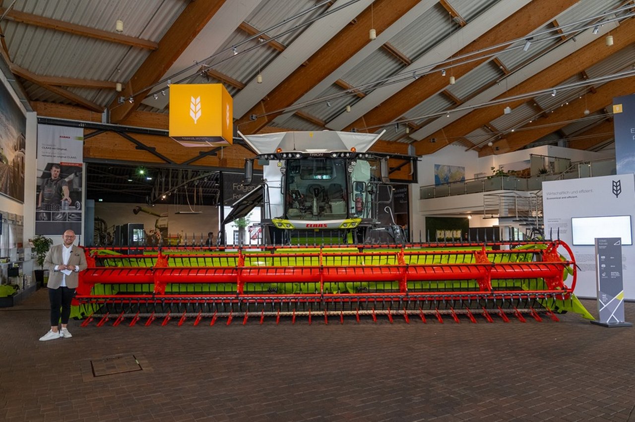 Dimension combine harvester