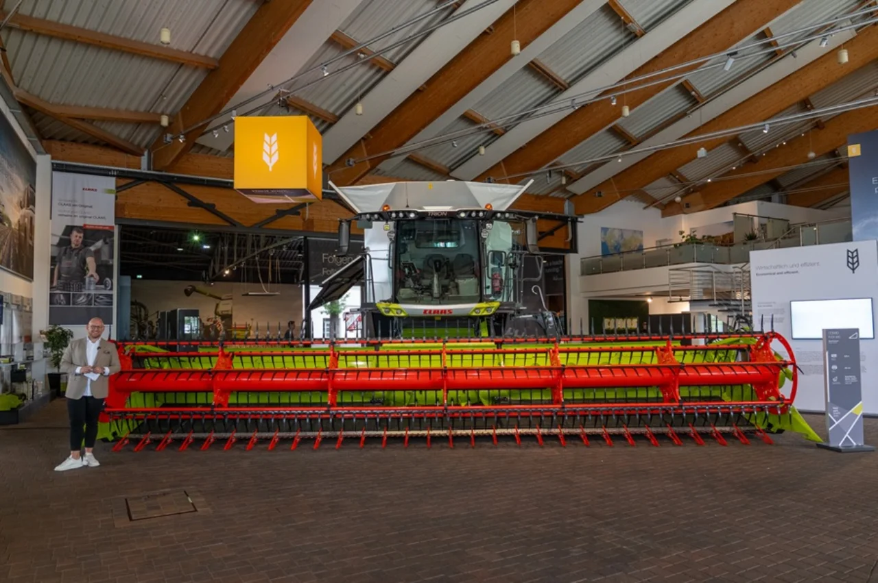Dimension combine harvester