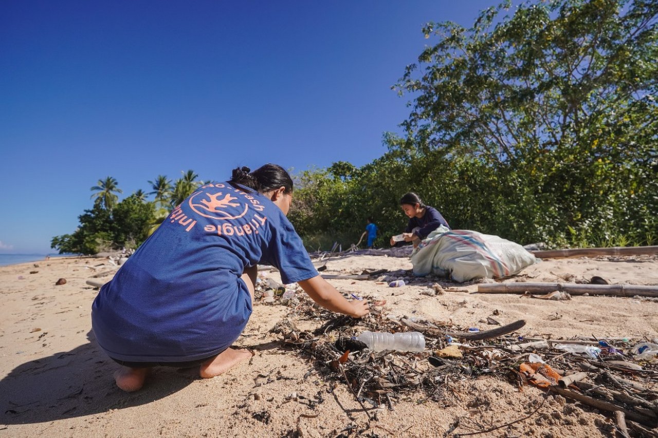 Waste collection at the beach