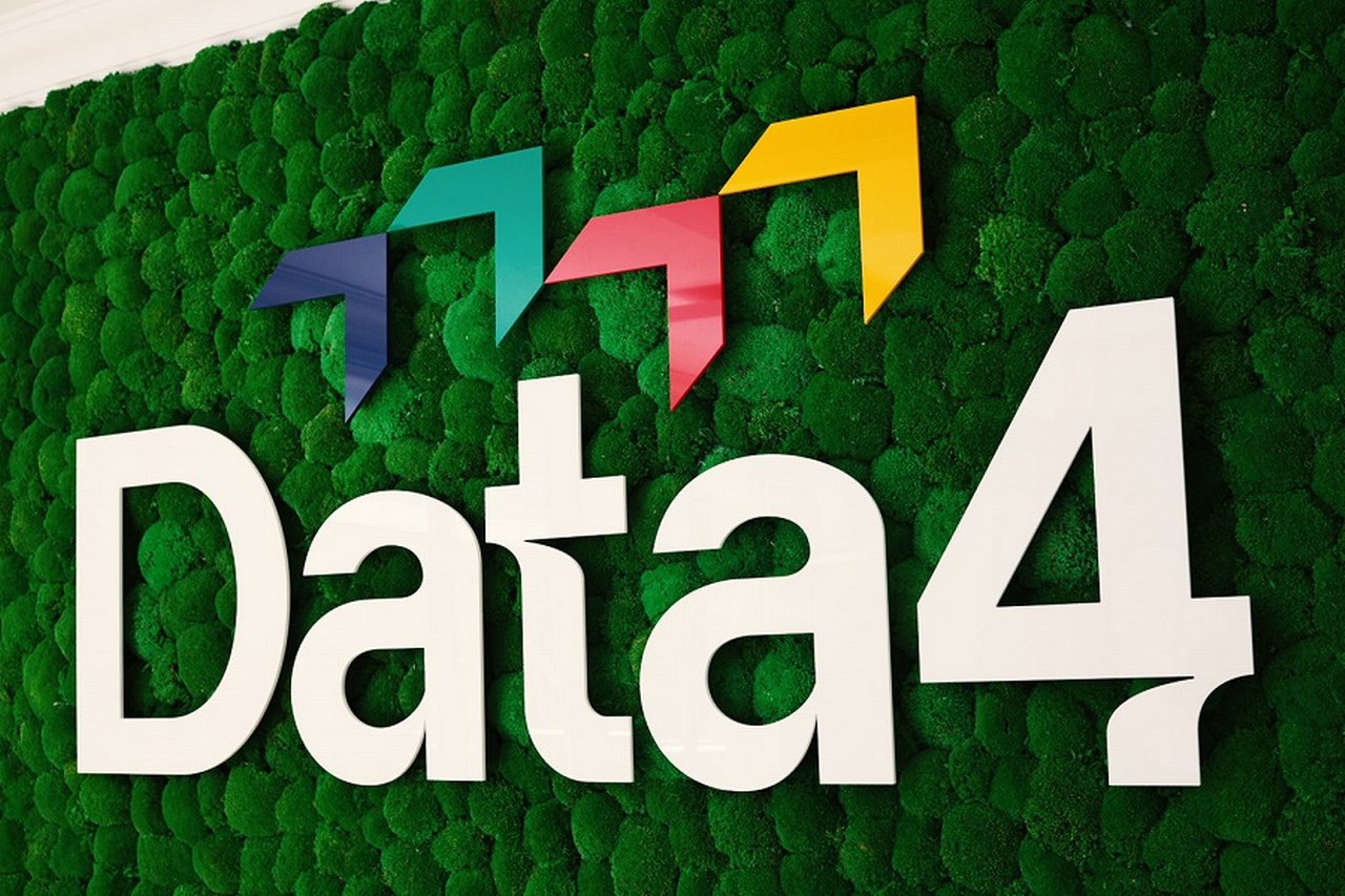 Data4 logo
