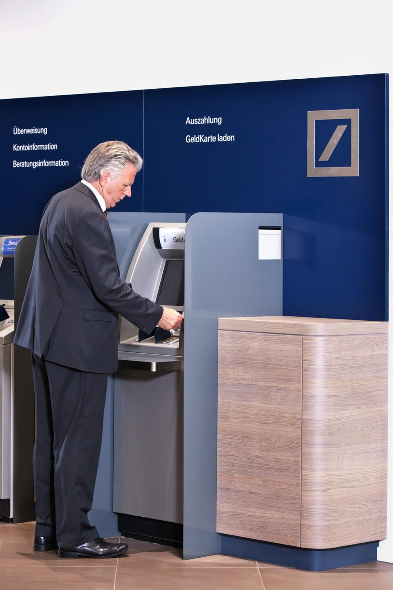 Withdraw and deposit cash simply safely and quickly at cash machines