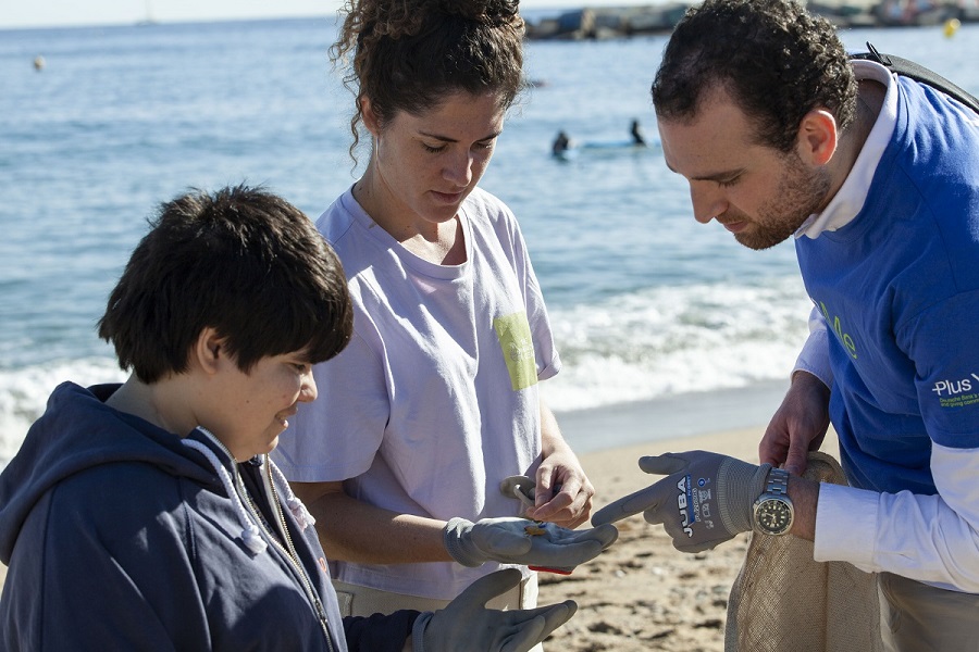 Discussion at a beach cleanup event