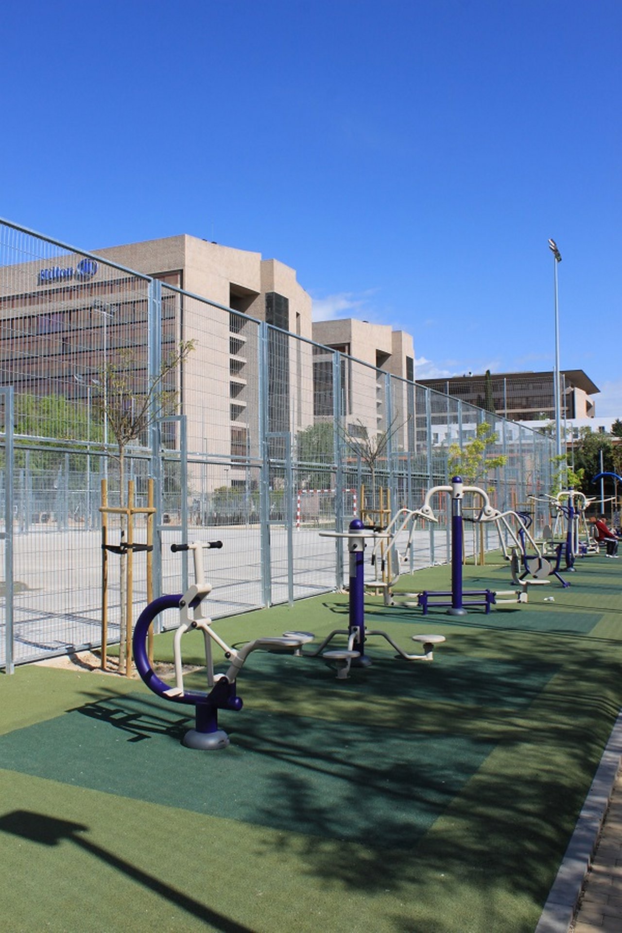 Outdoor fitness equipment