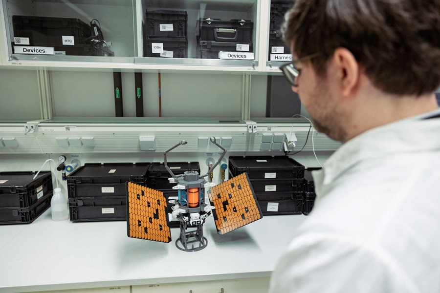 BST Satellitenmodell