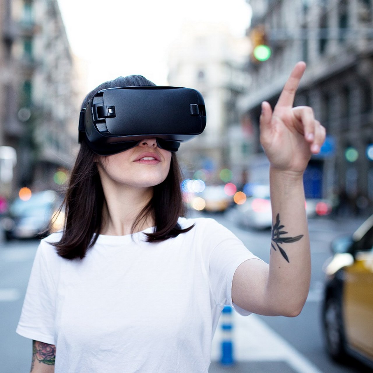 Woman with VR glasses shopping in city