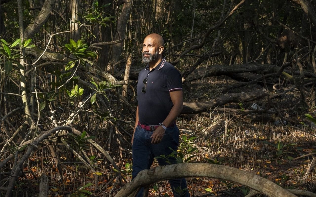Gustavo Rochas in the mangroves of Ciénaga de Mallorquín, Barranquilla, Colombia