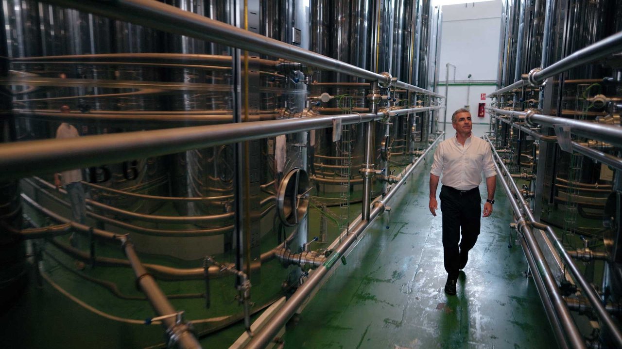 Gonzalo Guillen in oil factory