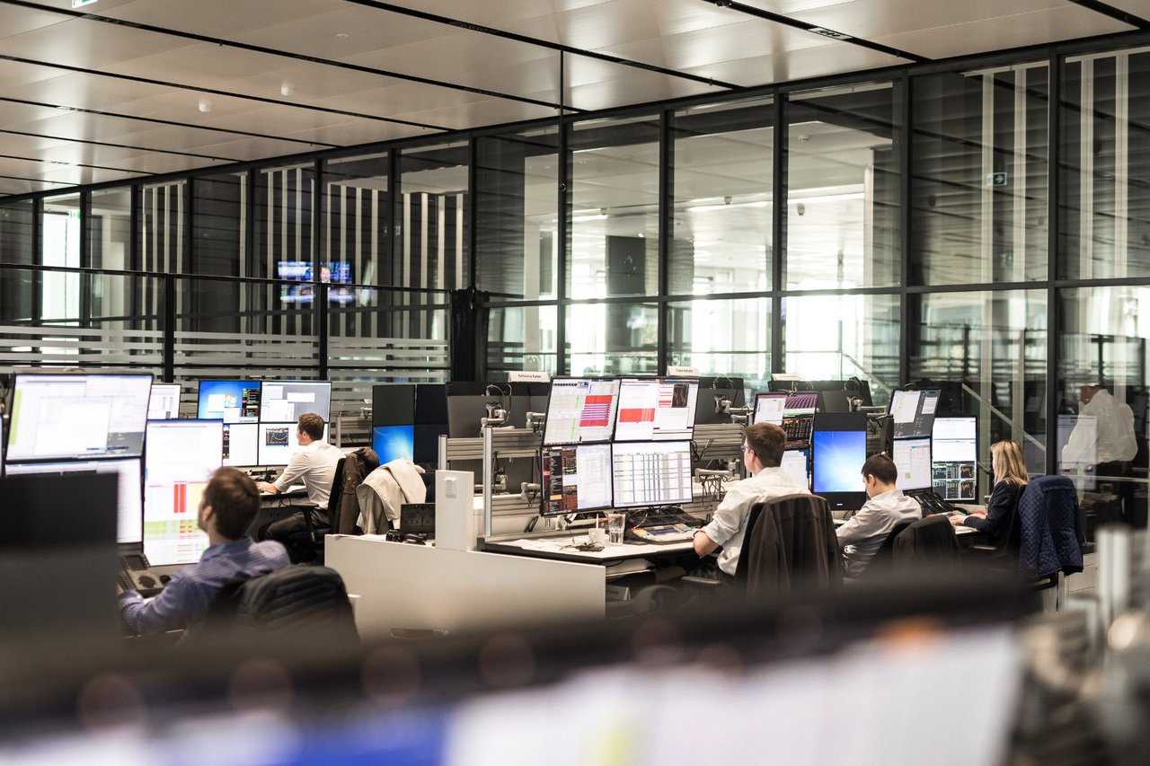 People_on_Trading_Floor4.jpg