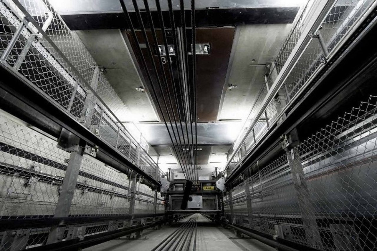 Deutsche Bank elevators