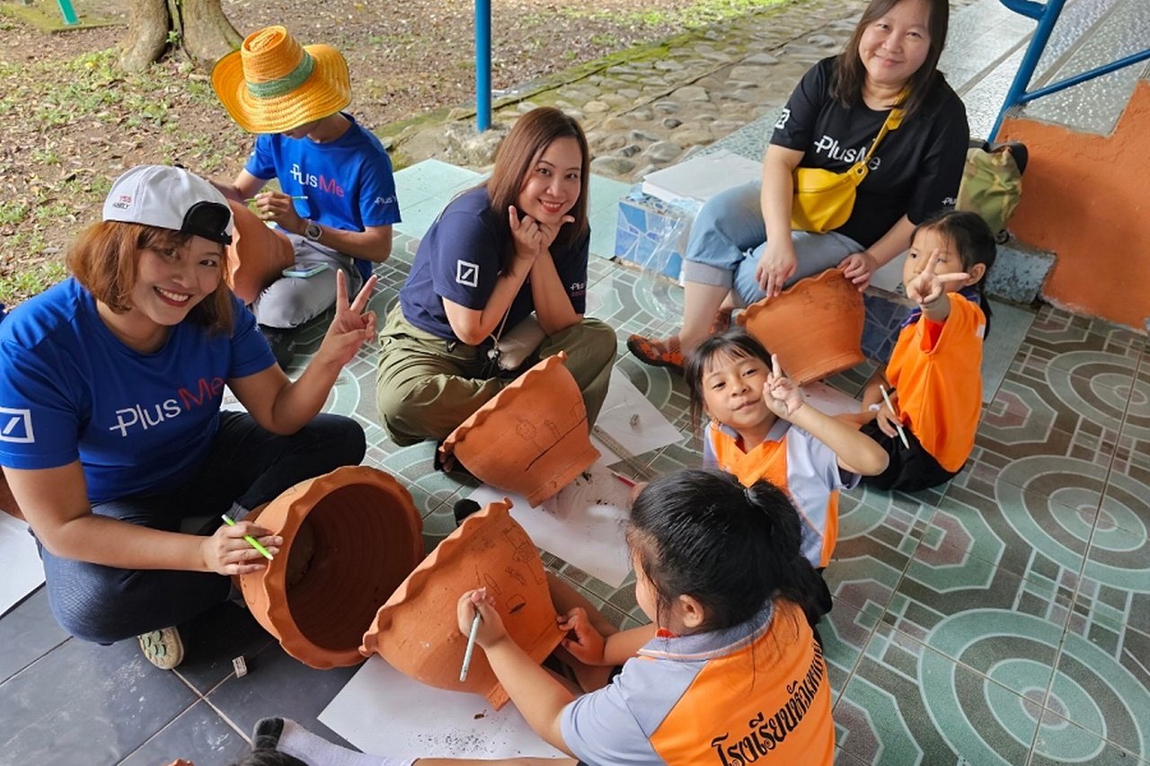 Volunteers rebuilding a rural school in Thailand