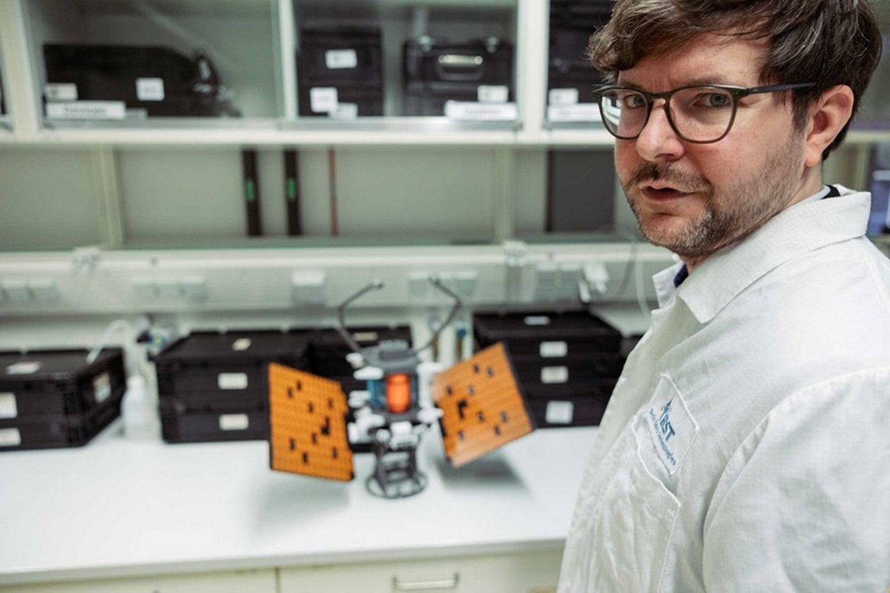 BST Satellitenmodell