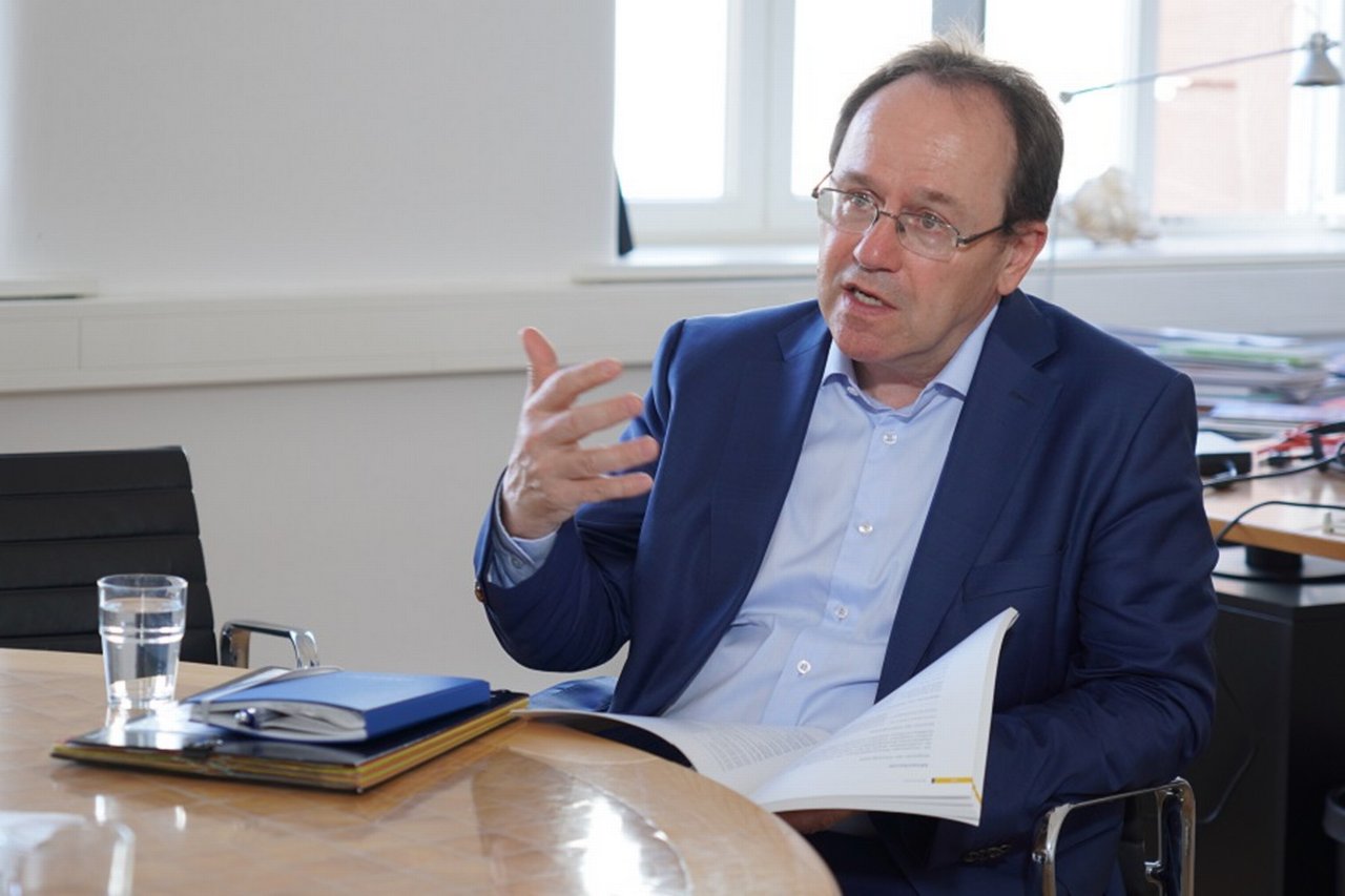Klement Tockner explaining