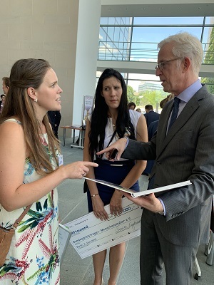 Karl von Rohr (right) in discussion at the German Federal Chancellery