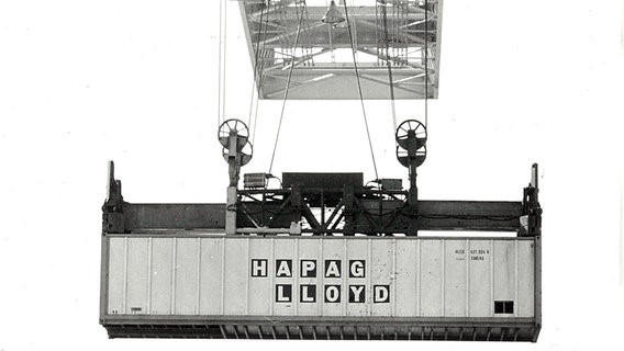 hapah-lloyd-container-built-in-1954