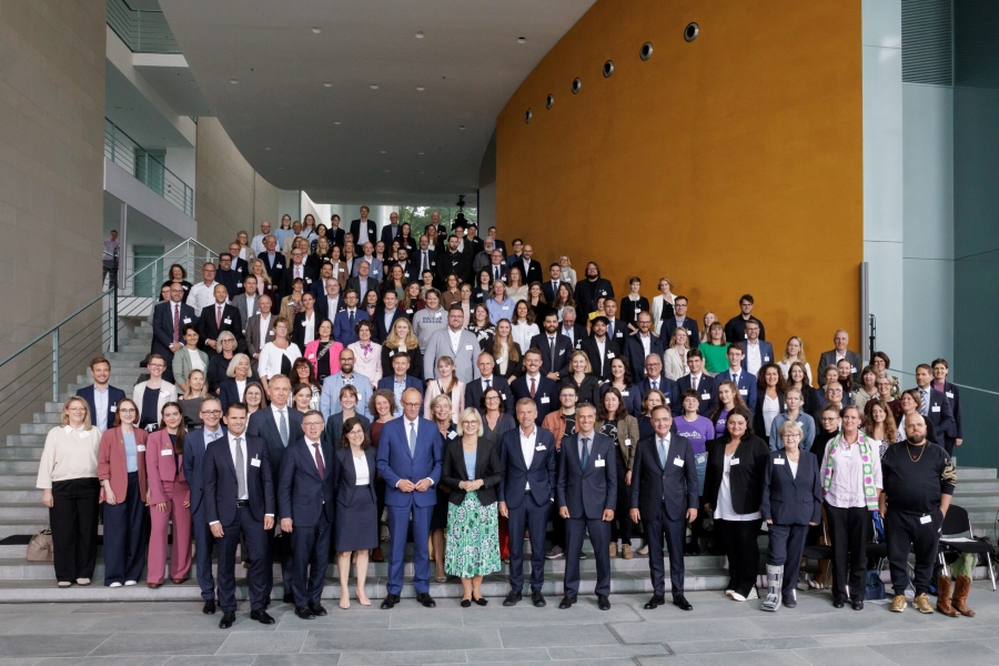 Gruppenbild der Startsocial Preisverleihung im Bundeskanzleramt