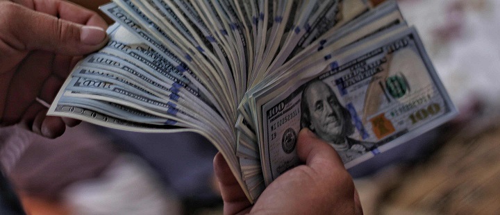 Fiskalpakete mit Geld
