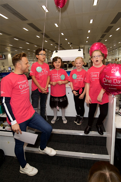 Singer Olly Murs with the Rays of Sunshine Wish Choir