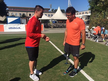 Paralympics gold medallist and trainer Heinrich Popow with Deutsche Bank employee Oliver Stoisiek © Ottobock 