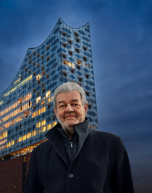 Volker Schubert vor Elbphilharmonie